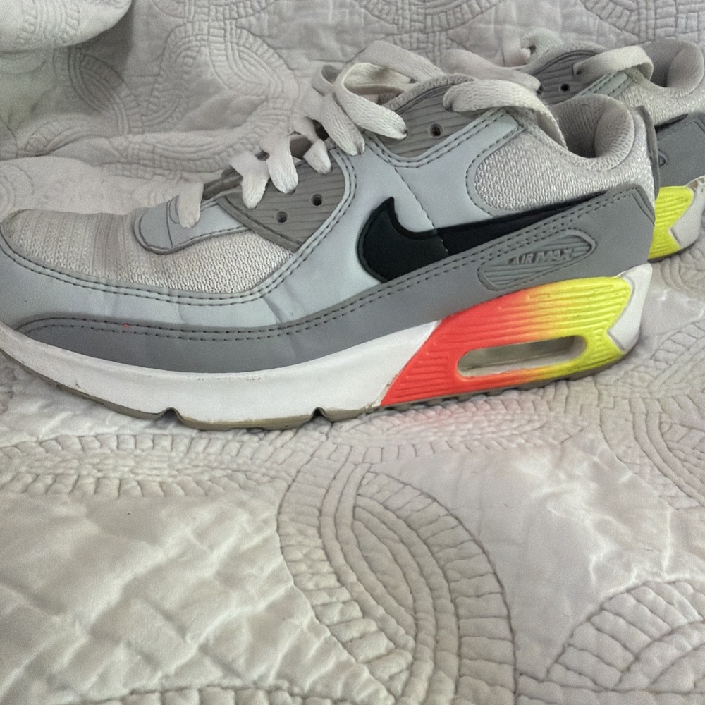 Nike Air Max 90 GS Size 4.5 Youth  Wolf Grey Gradient Cassette